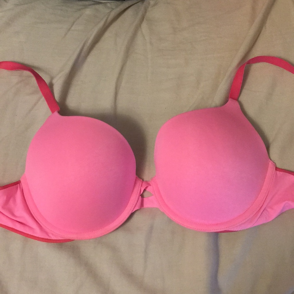 34 D victoria secrets bra